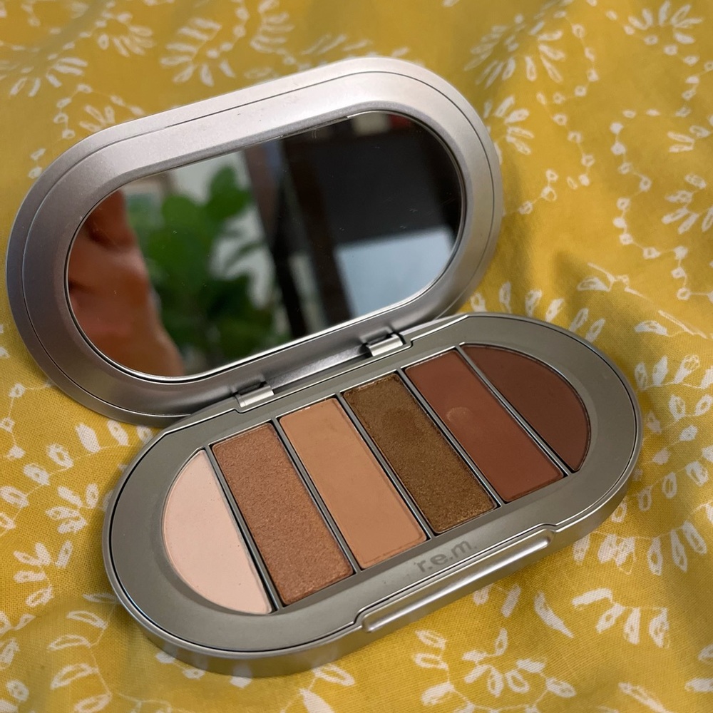 R.e.m. Beauty Babydoll Eyeshadow Palette